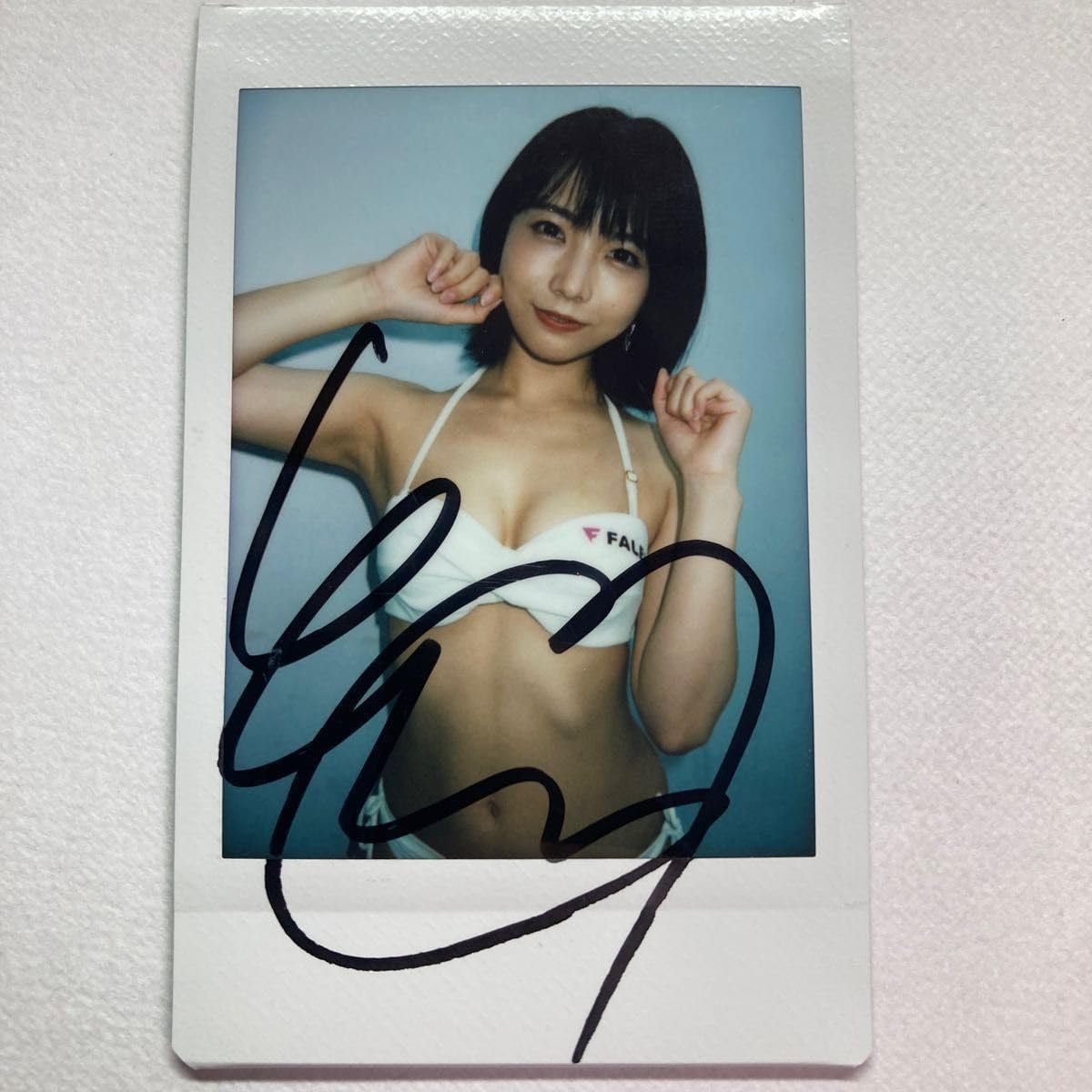 Amazon.co.jp: 戸田真琴 直筆サイン入り チェキセット : おもちゃ